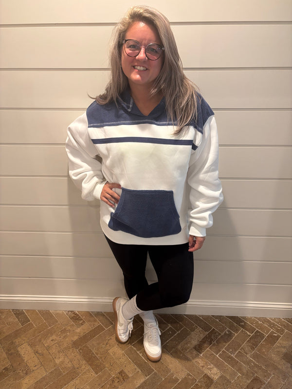 940BK Lari Hooded Sweatshirt
