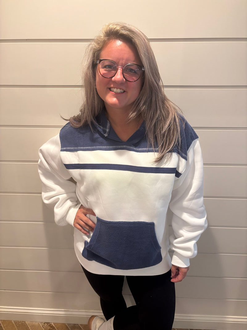940BK Lari Hooded Sweatshirt
