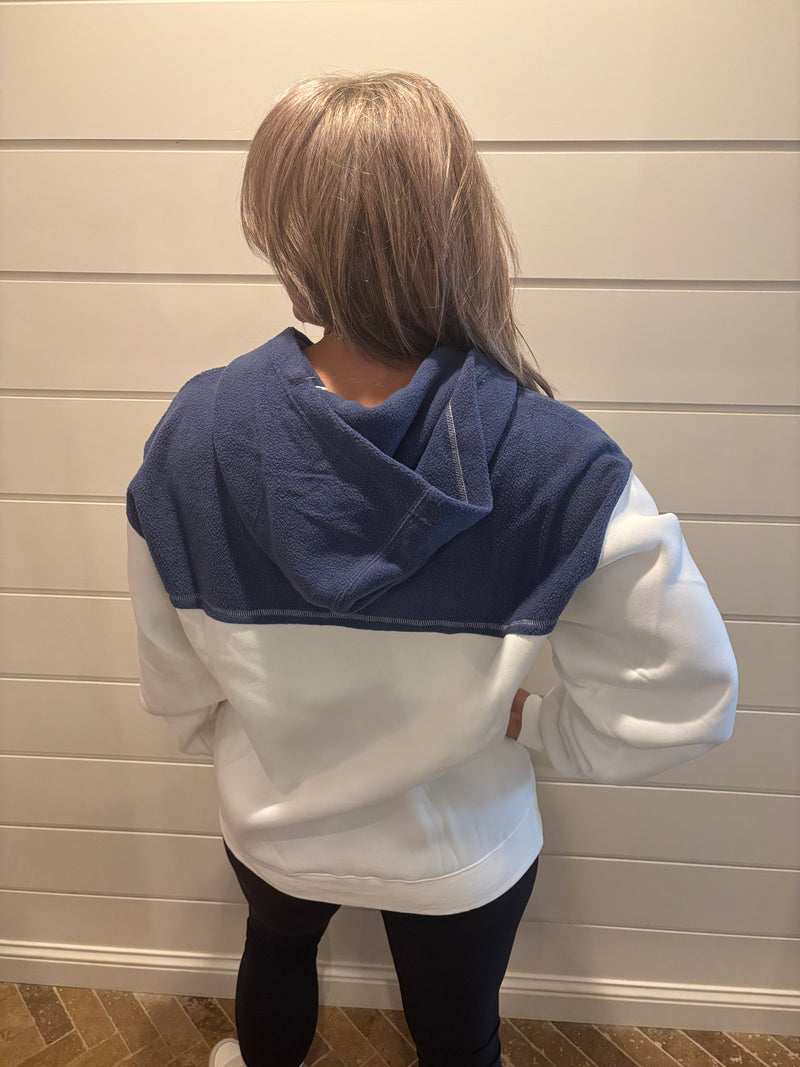 940BK Lari Hooded Sweatshirt