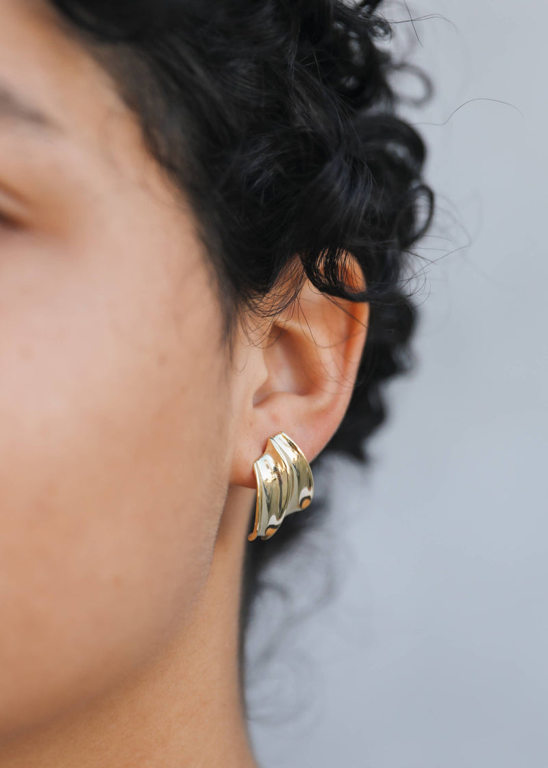 Bold Wave - Gold Earrings